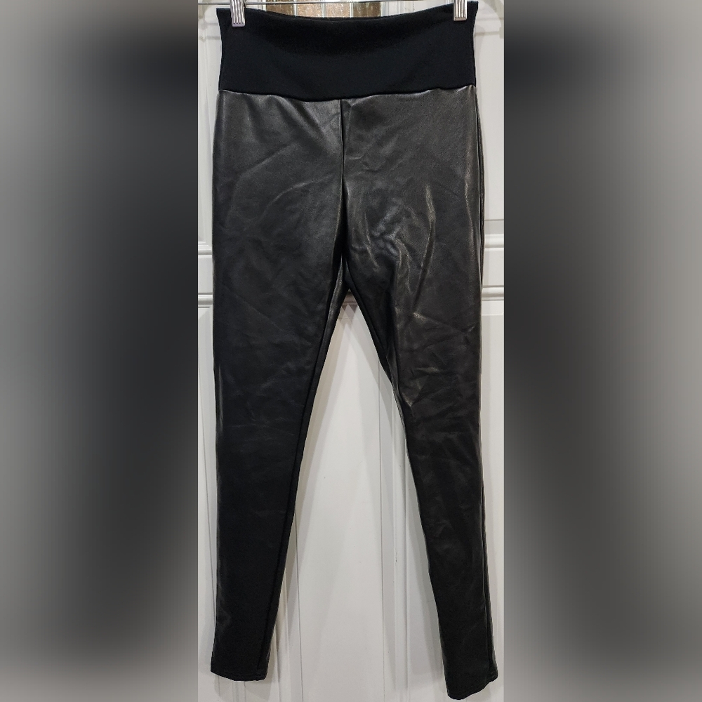 Assets by Spanx black faux leather leggings women's size Medium
